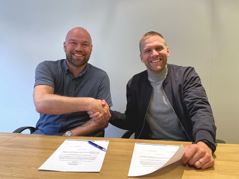 Trausti Jörundarson, formaður Sjómannafélags Eyjafjarðar, og Sveinn Elías Jónsson frá Niceair hands&hellip;