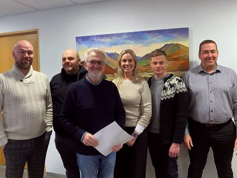 Stéttarfélögin á þriðju hæð í Alþýðuhúsinu styrkja Velferðarsjóð Eyjafjarðar. Frá vinstri: Trausti J…